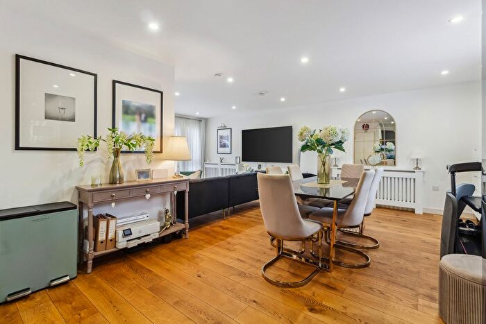 2 Bedroom Flat For Sale In Maltby Street, London, SE1