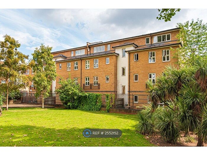 2 Bedroom Flat To Rent In Azure House, London, E2