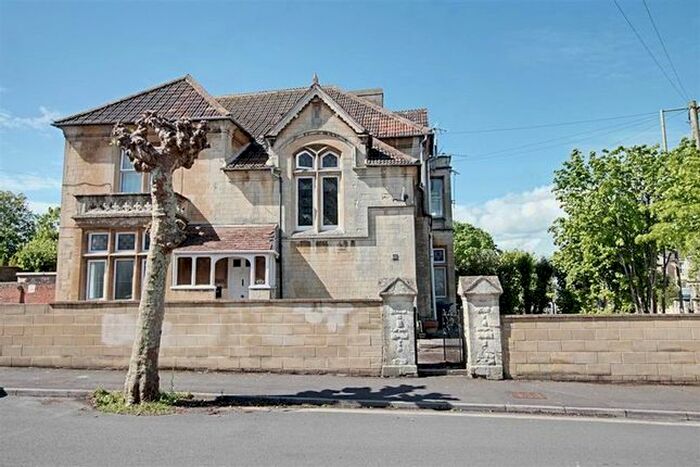 2 Bedroom Flat To Rent In Avenue Road, Trowbridge, BA14