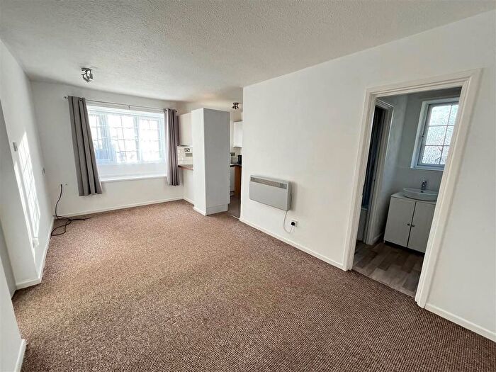 1 Bedroom Flat To Rent In St. Peters Close, Daventry, NN11