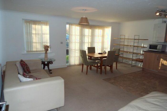 2 Bedroom Flat To Rent In Elphins Drive, Warrington, WA4