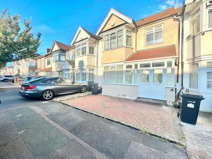 4 Bedroom Terraced House To Rent In Lancing Road, Newbury Park, IG2