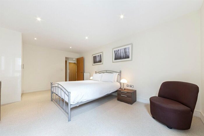 1 Bedroom Apartment To Rent In Lanterns Way, London, E14