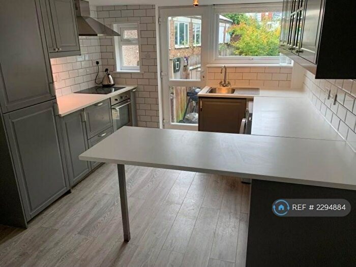 3 Bedroom Terraced House To Rent In Cross Road, Croydon, CR0