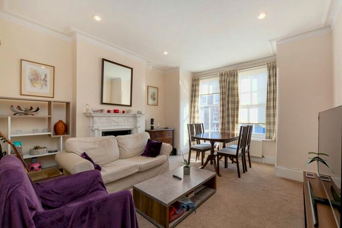 2 Bedroom Flat To Rent In Queenstown Road, Battersea, London, SW8