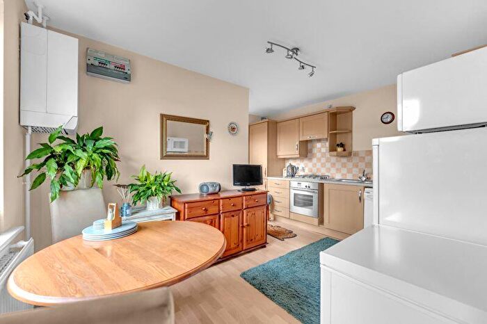 2 Bedroom Semi-Detached House For Sale In Finchley Court, Grimsby, DN31