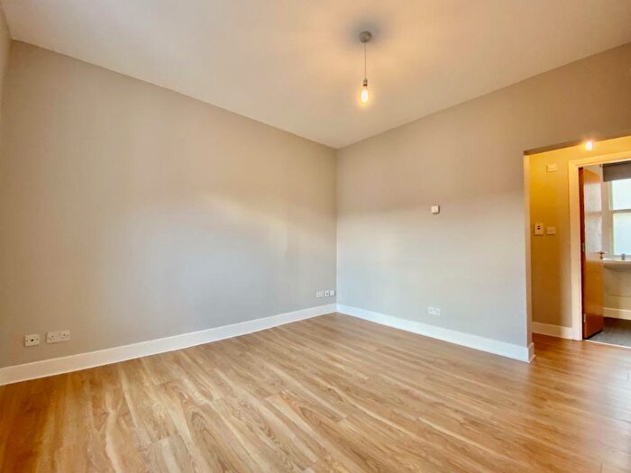 1 Bedroom Flat To Rent In Patriothall, Stockbridge, Edinburgh, EH3