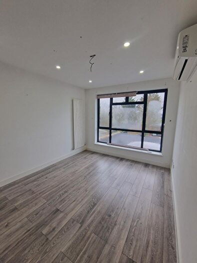 5 Bedroom Semi-Detached House For Sale In Downing Drive, Greenford, UB6