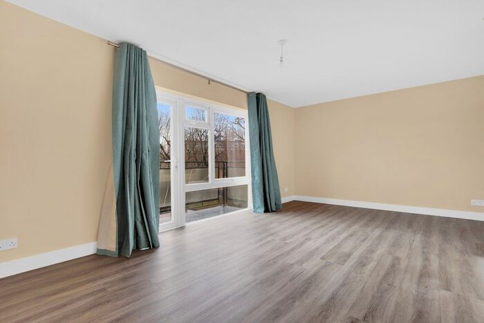 2 Bedroom Flat To Rent In Marlow Court, Lower Boston Road, Hanwell, W7