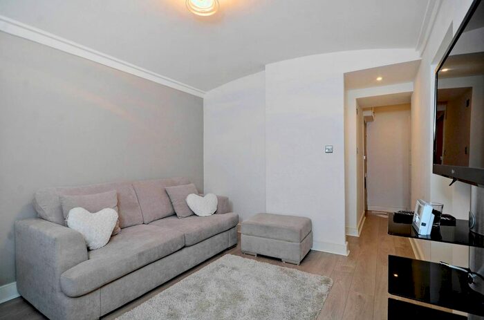 1 Bedroom Flat To Rent In Streatham Street, Bloomsbury, London, WC1A