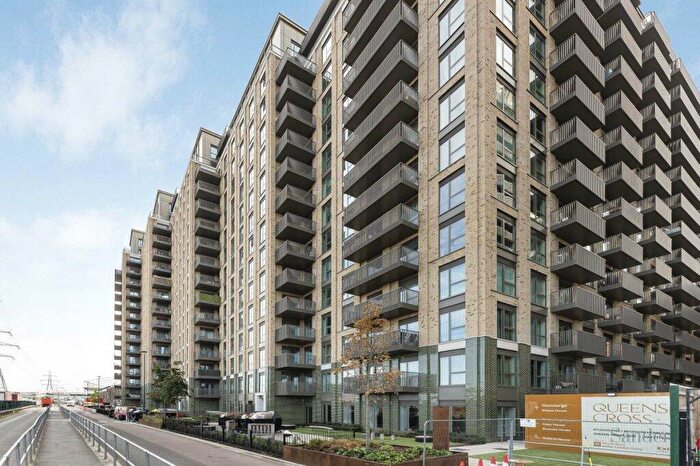 Flat To Rent In Eden Place, London, E16