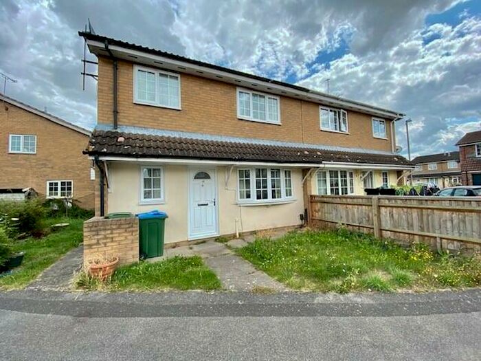 2 Bedroom Cluster House To Rent In Primrose Drive, Aylesbury, HP21