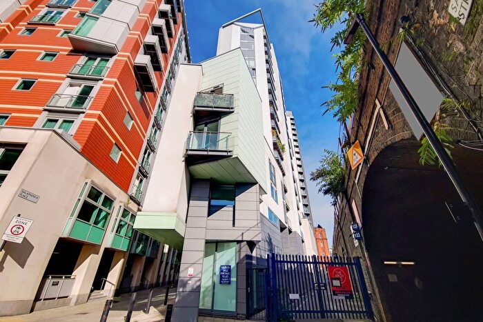 1 Bedroom Flat To Rent In Salamanca Place, Vauxhall, London, SE1