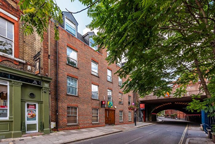 2 Bedroom Flat To Rent In Black Prince Road, Vauxhall, London, SE11