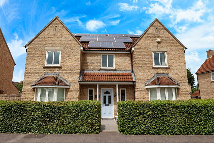 4 Bedroom Detached House For Sale In Tench Road, Calne, SN11