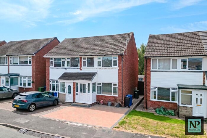 3 Bedroom Semi-Detached House For Sale In Treasure Close, Tamworth, B77