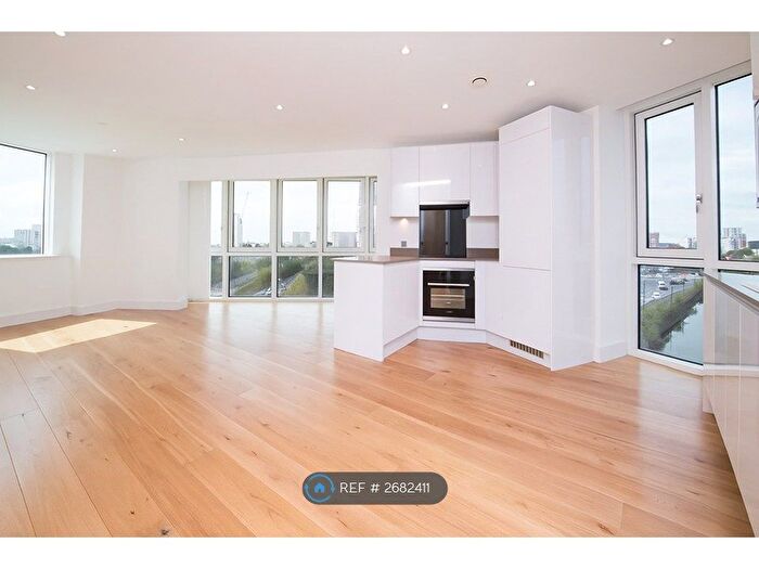 2 Bedroom Flat To Rent In High Street, London, E15