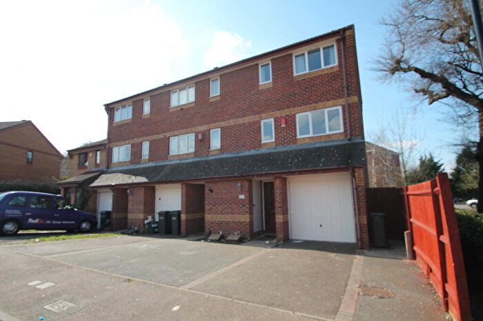 4 Bedroom Terraced House To Rent In Kelvin Gardens, Croydon, CR0