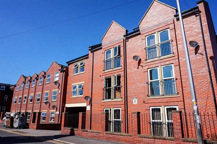 1 Bedroom Flat To Rent In Flat Headingley Rise, Welton Road, Leeds, LS6