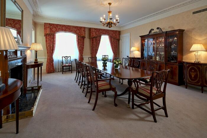 3 Bedroom Flat To Rent In Hyde Park Gate, Kensington, London, London, SW7