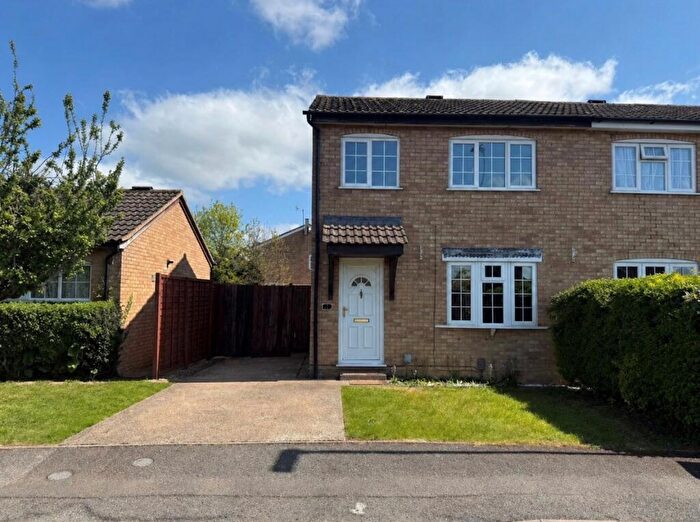 3 Bedroom Semi-Detached House For Sale In Popham Close, Raunds, NN9