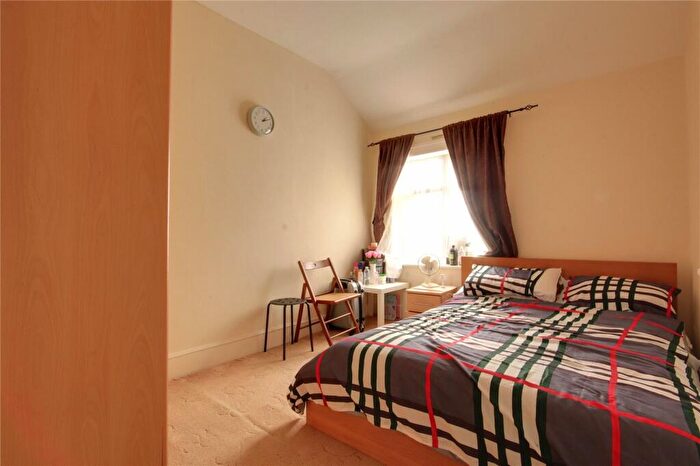 3 Bedroom End Of Terrace House For Sale In Holtwhites Hill, Enfield, EN2