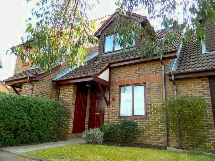 2 Bedroom Property To Rent In Bignor Close, Horsham, RH12