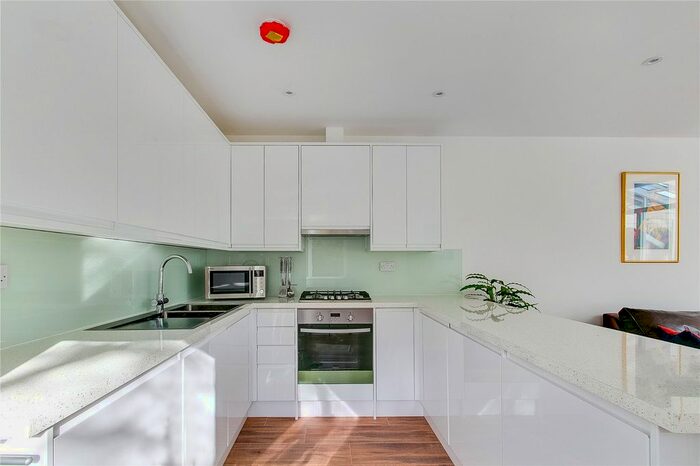 2 Bedroom Flat To Rent In Oxford Gardens, London, W10