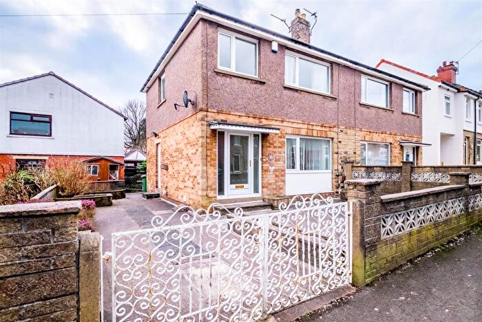 3 Bedroom Semi-Detached House To Rent In Carr Street, Huddersfield, HD3