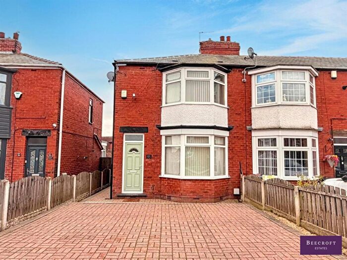 3 Bedroom Town House For Sale In Barnsley Road, Darfield, Barnsley, S73