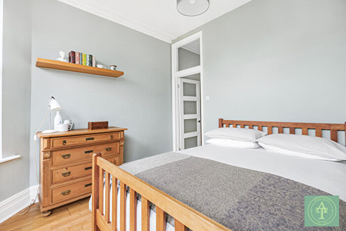 2 Bedroom Flat For Sale In Conway Road, London, N14