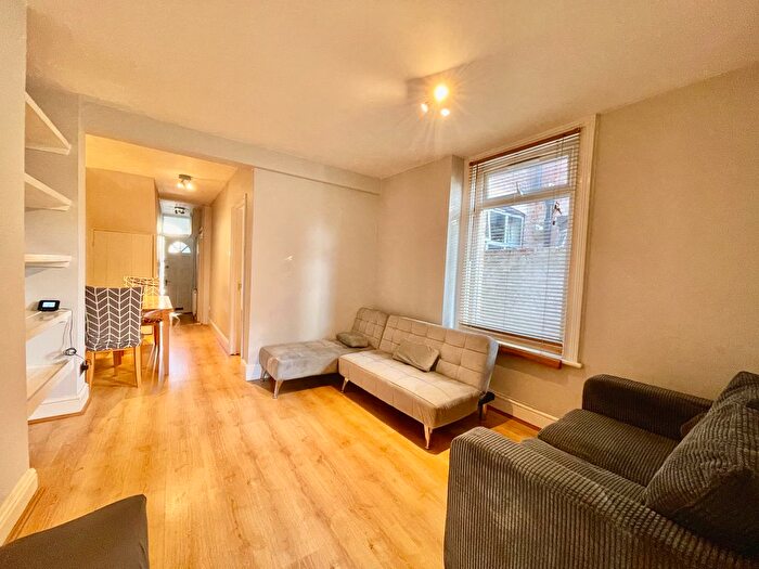2 Bedroom Flat To Rent In Albert Road, Hendon, London, NW4