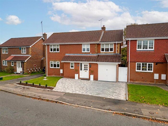 5 Bedroom Detached House For Sale In Bowler Road, Aylesbury, HP21