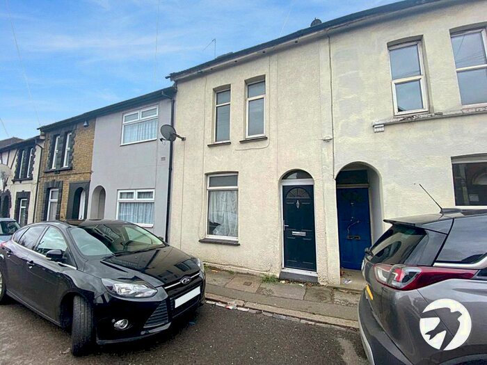 3 Bedroom Terraced House To Rent In Cliffe Road, Rochester, Kent, ME2