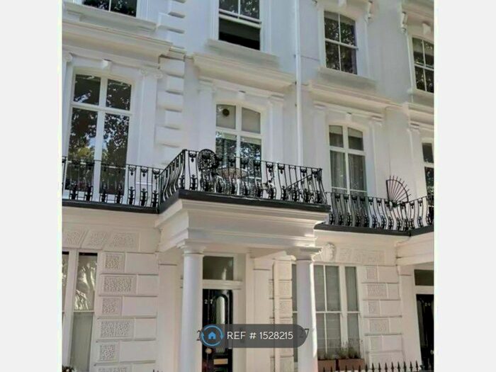 2 Bedroom Flat To Rent In Westbourne Gardens, London, W2