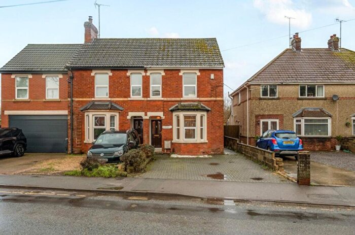 3 Bedroom Semi-Detached House For Sale In Devizes Road, Wroughton, Swindon, SN4