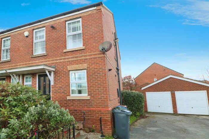 2 Bedroom Detached House To Rent In Thornton Road, Kendray, Barnsley, S70