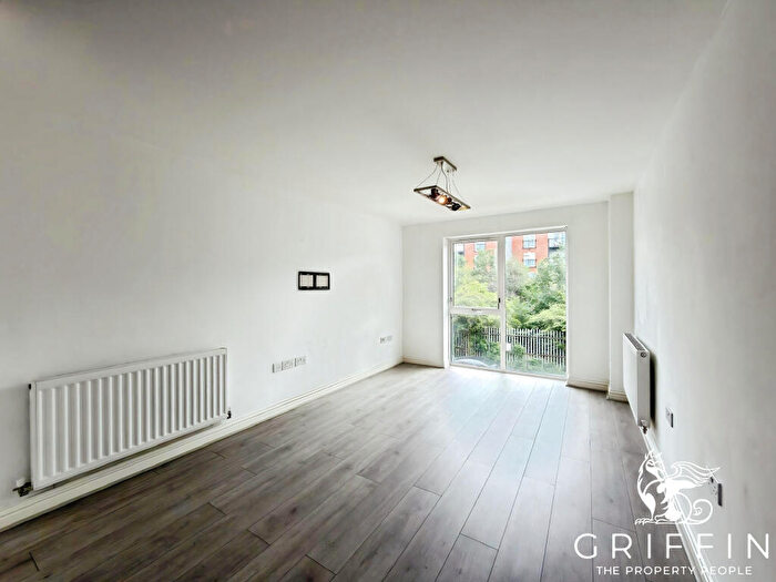 2 Bedroom Flat To Rent In Draper Close, West Thurrock, RM20