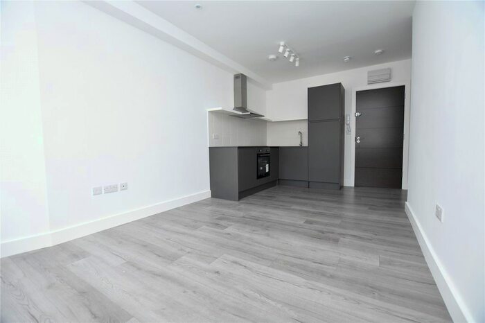 1 Bedroom Flat To Rent In Portland Road, London, SE25
