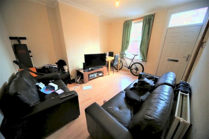 2 Bedroom Terraced House To Rent In Harold View, Hyde Park, Leeds, LS6