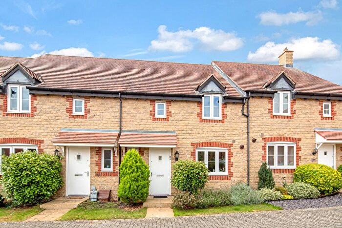3 Bedroom Terraced House For Sale In Kempton Close, Bicester, OX26