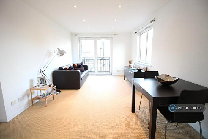 2 Bedroom Flat To Rent In Bethnal Green, London, E2