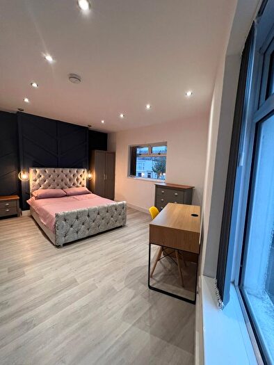 6 Bedroom Terraced House To Rent In Brynmill Avenue, Swansea, SA2