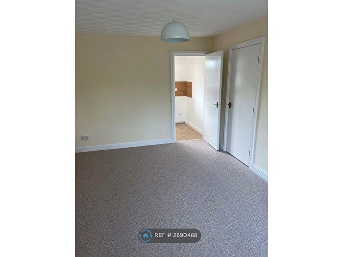 2 Bedroom Flat To Rent In Willow Tree Court, Manchester, M30