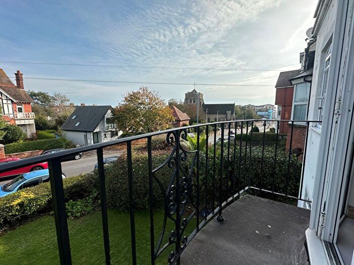 2 Bedroom Flat For Sale In Garden Close, Bexhill-On-Sea, TN40