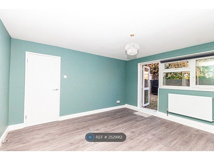 1 Bedroom Flat To Rent In Invermore Place, London, SE18