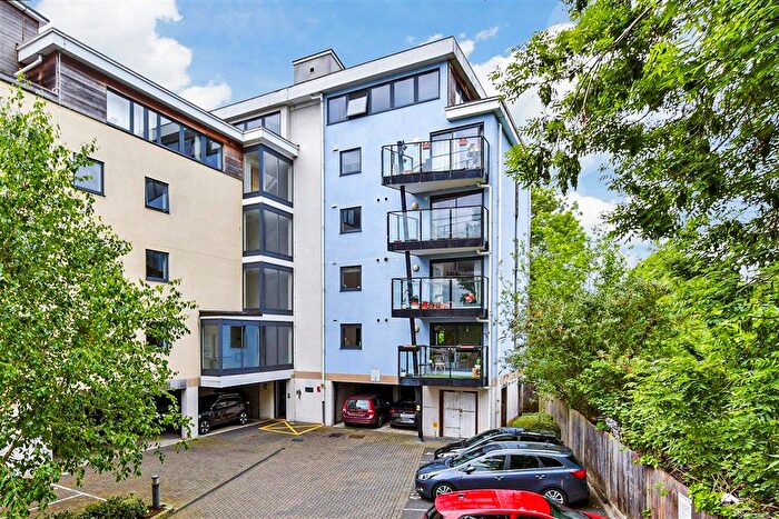 2 Bedroom Flat For Sale In Clifford Way, Maidstone, Kent, ME16