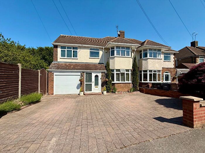 4 Bedroom Semi-Detached House For Sale In Kingsdown Avenue, New Bedford Road Area, Luton, Bedfordshire, LU2