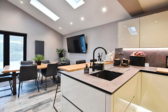 4 Bedroom Detached House For Sale In Cambridge Avenue, Scunthorpe, DN16