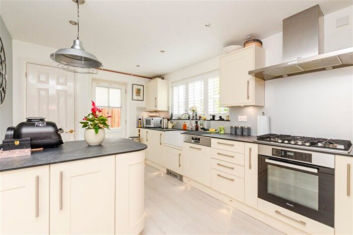 6 Bedroom Detached House For Sale In Darenth Park Avenue, Dartford, Kent, DA2